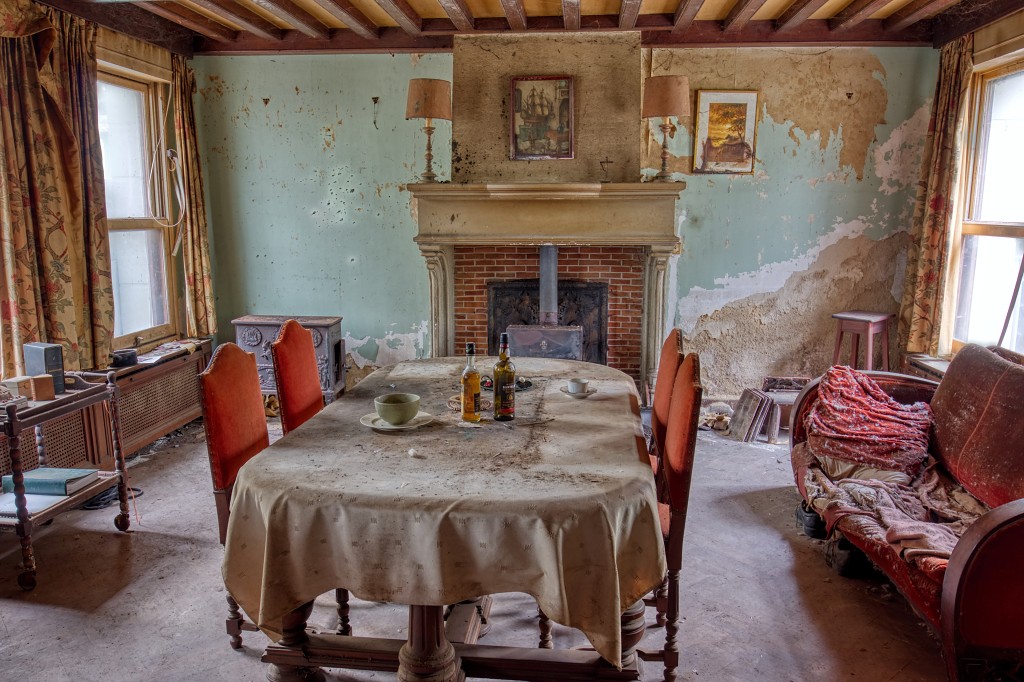 HDR manoir de l'avocat urbex decay verlaten villa lost place places abandoned explorer piano belgie belgique